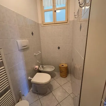 With Large Terrace アパート