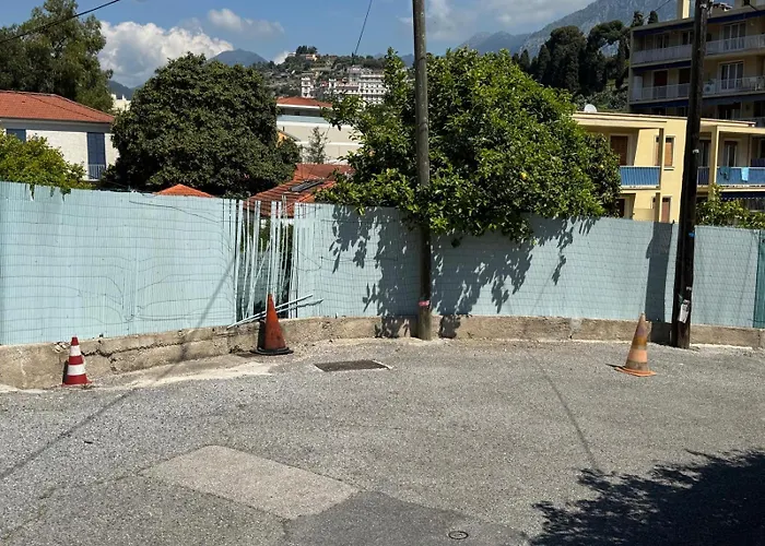 With Large Terrace Daire Menton