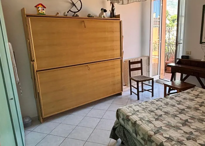 Lägenhet With Large Terrace Menton